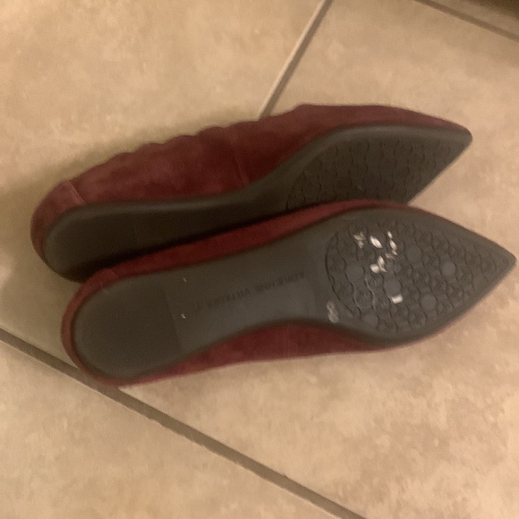 Maroon suede Adrienne Vittadini size 7.5 - Picture 3 of 3